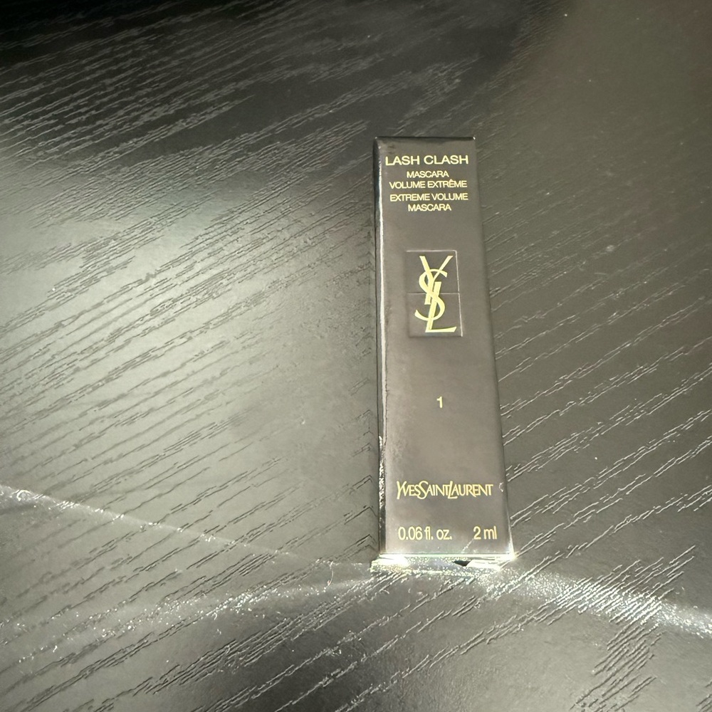 Yves Saint Laurent beauty bag, YSL mascara
YSL sample perfume, YSL body balm. - Picture 4 of 9